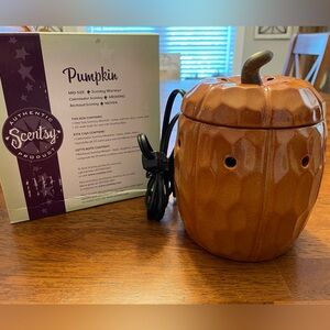 SCENTSY Pumpkin Mid-Size Warmer Fall Thanksgiving Autumn Retired 2010